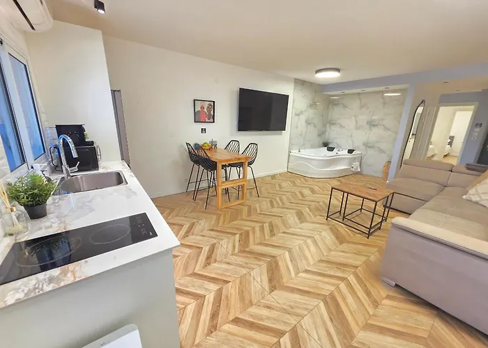 Garden Apartment 7 Min Walk To The Beach