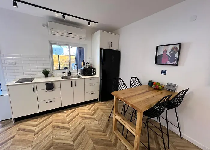 Garden Apartment 7 Min Walk To The Beach